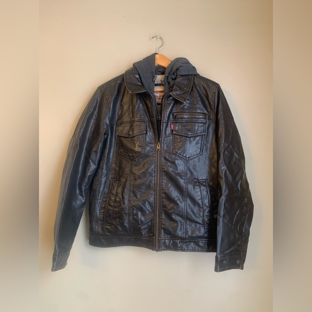 Levi’s classic hooded Faux Leather Sherpa trucker jacket Sz Medium